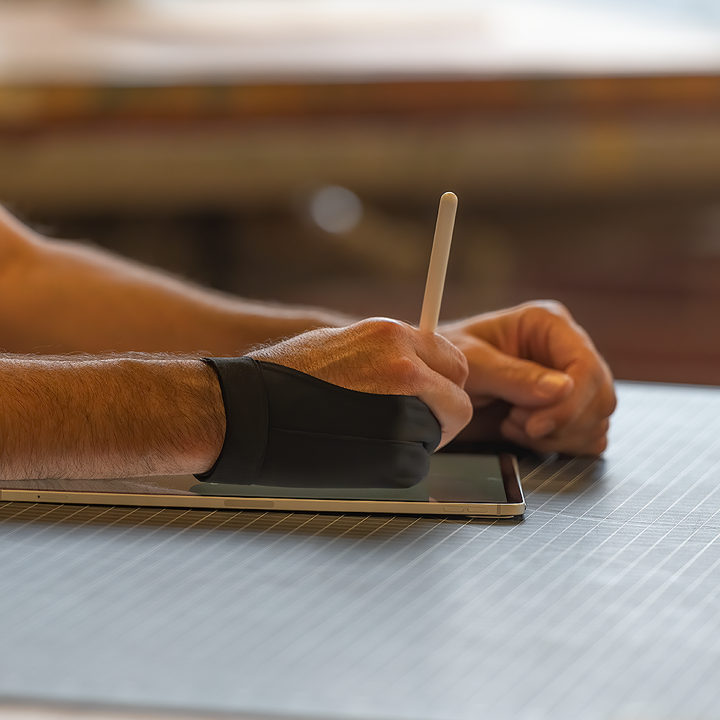Revolution - the best digital artist glove for iPad, Wacom, Samsung Galaxy, Microsoft Surface